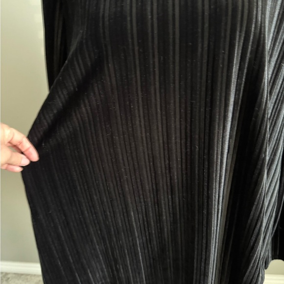 J. Jill Wearever Collection Black Velvet Pleated Top - Picture 4 of 9